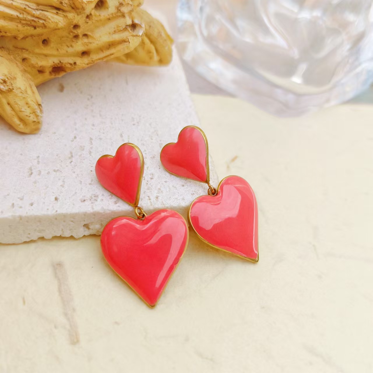 Pendientes de aceite de goteo de amor de mujer transfronteriza nuevos pendientes retro que no se desvanecen joyería de uñas de hueso de oreja de acero inoxidable de moda