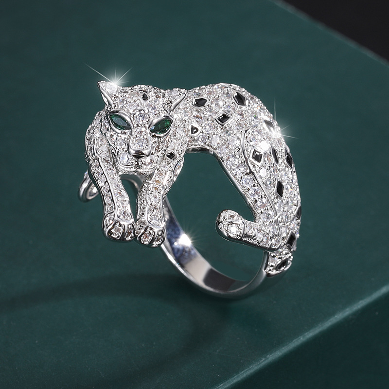 Zhuang Sheng joyería nuevo estilo de cobre chapado en oro europeo y americano retro completo Diamante de lujo con incrustaciones de oro leopardo abierto anillo ajustable