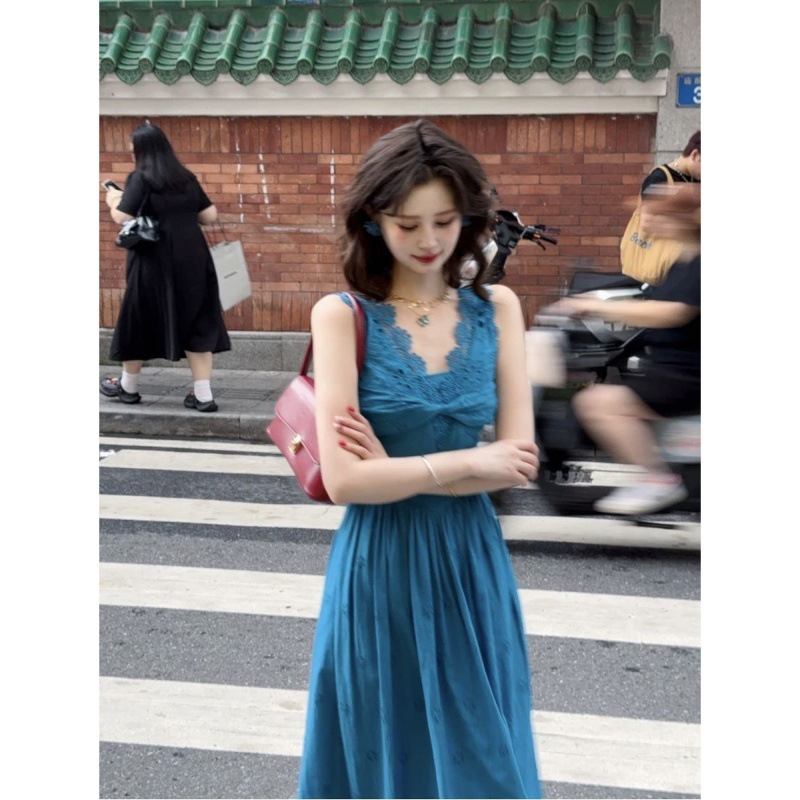 法式蕾丝镂空度假连衣裙女2025夏季新款甜美气质高腰显瘦勾花裙子|undefined