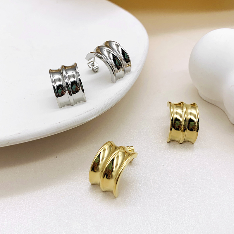 Retro Fashion Simple And Exquisite Niche Earring Trend display picture 2