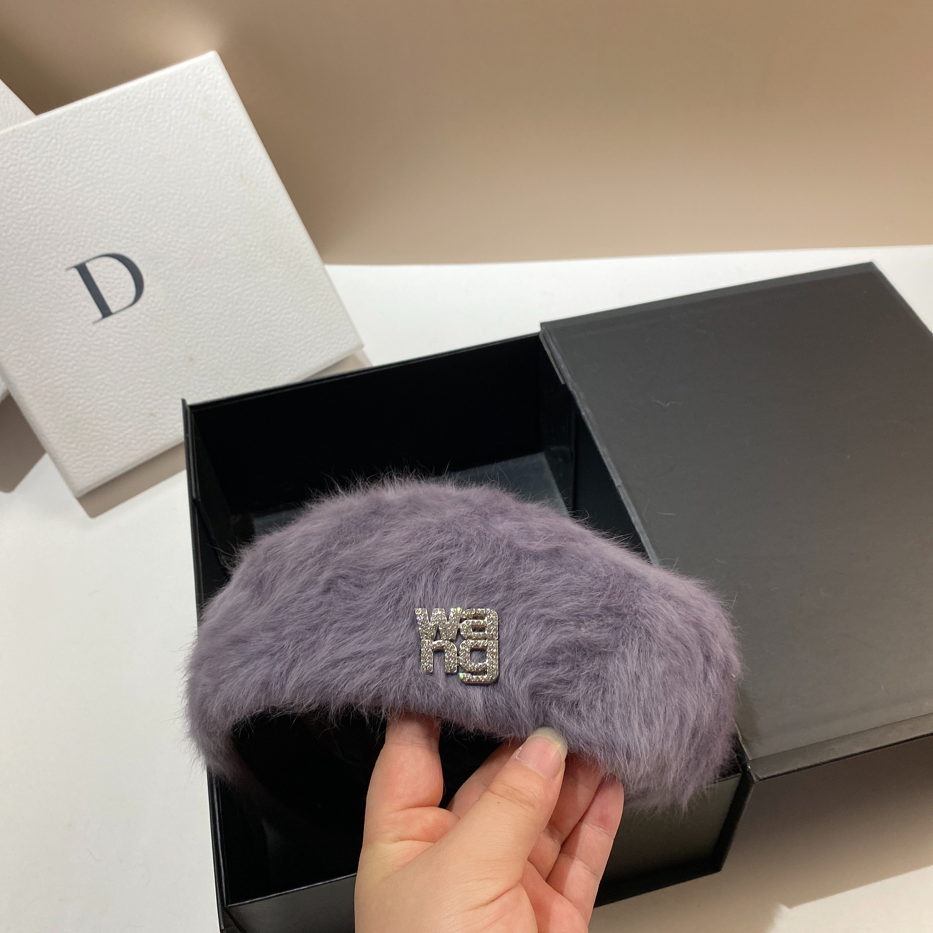 Rabbit hair beret women's Korean version autumn and winter plush diamond inlaid king octagonal fashion socialite style_voghion.com