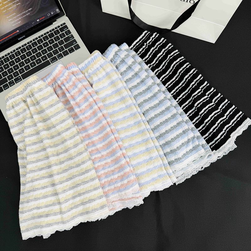Pijama con cojín de pecho de mujer primavera y verano delgado pantalones cortos de mangas cortas bordes de encaje dulce sensación de ropa de casa Xia Ke