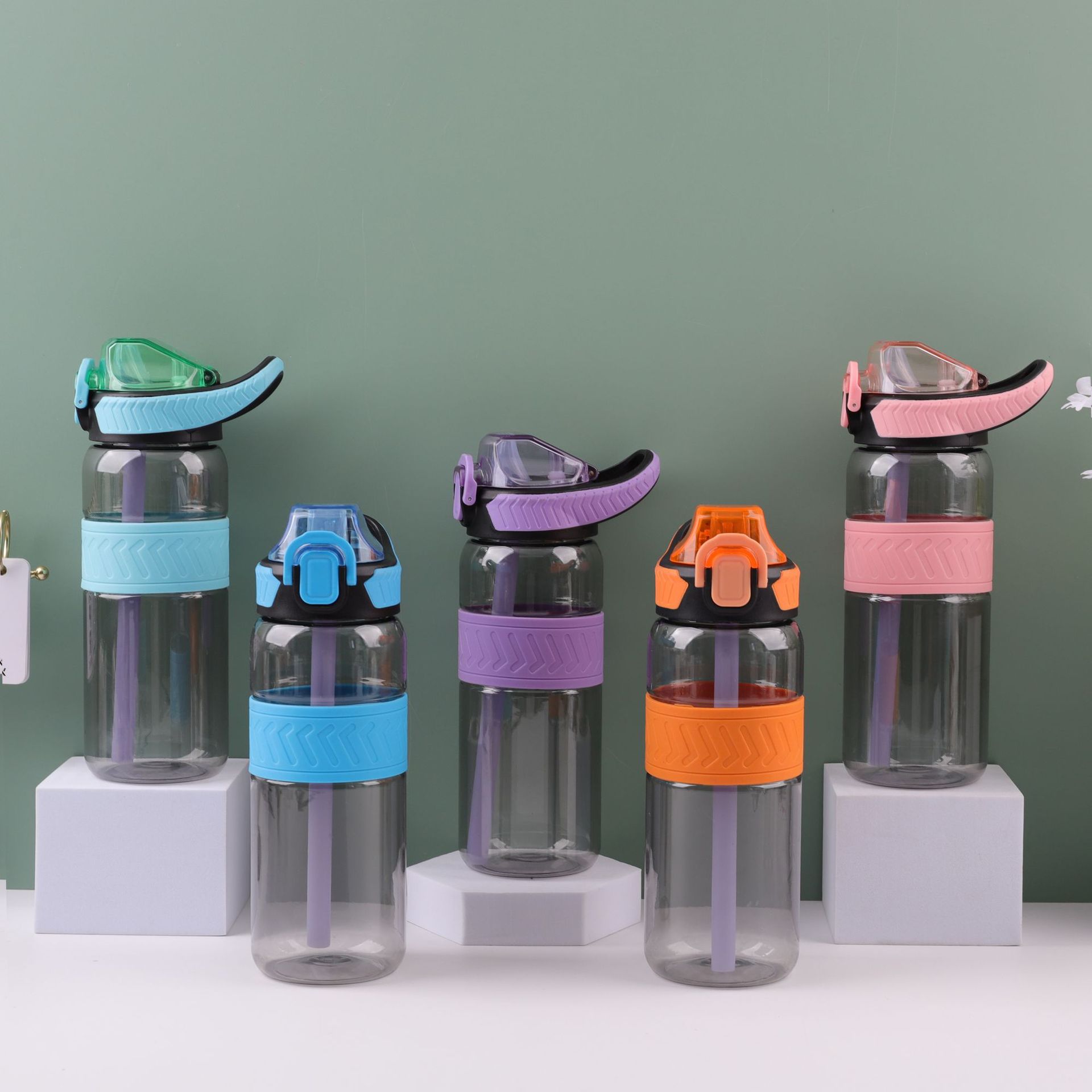 Moda simple taza de paja de plástico transparente de gran capacidad portátil al aire libre taza de agua de acondicionamiento físico para niños verano al por mayor