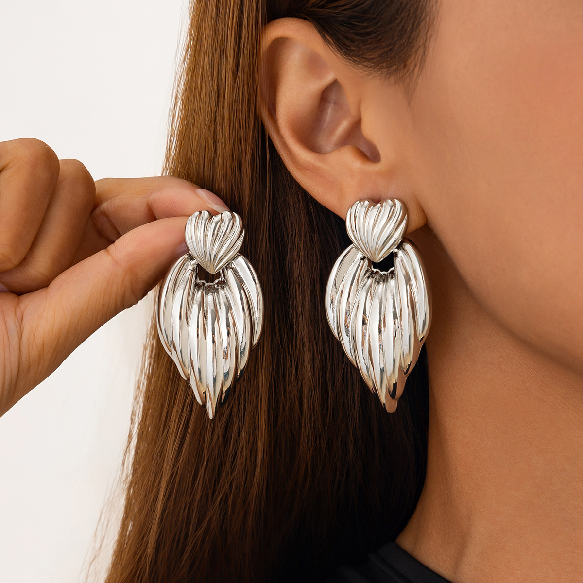 22g Weight Metal Ear Needle Material Drop Earrings, Ear Studs Classification 1 Pair Quantity Holiday, Street Occasion Metal Material Geometric, Heart Shape Pattern All Seasons Season Women's Gender Polished Finish Plating Design Retro, Classic Style Style 1 Pair Retro Classic Style Geometric Heart Shape Plating Metal Drop Earrings Ear Studs 63