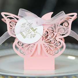 跨境婚庆镂空糖果盒珠光纸巧克力包装盒结婚蝴蝶吊牌喜糖盒现货