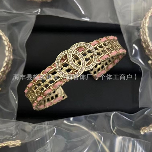 Xiang's new double C letter diamond inlaid leather small Chanel style bracelet retro fashion versatile high-end Xiang Nai Nai bracelet 