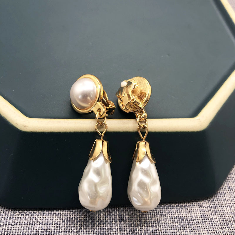 Fashion White Pearl Retro Water Drop Earrings display picture 1