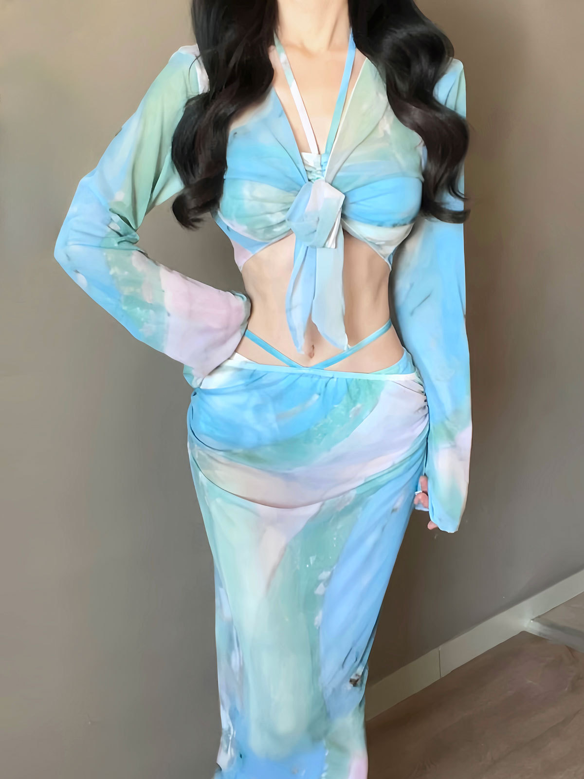 Traje de baño para mujer 2025 nueva falda larga dividida traje de cuatro piezas hermoso y sexy traje de baño bikini de vacaciones estilo chica caliente