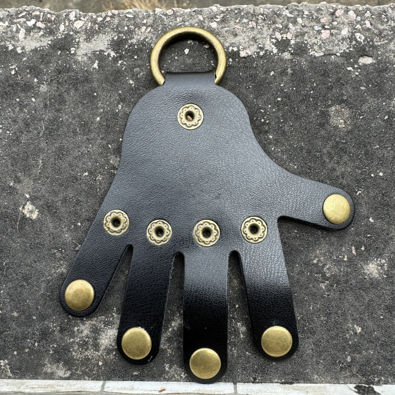 Transfronterizos spot de piel de vaca llavero de palma creativo forma de llave estofado de cuero punk estilo de llave de automóvil colgante