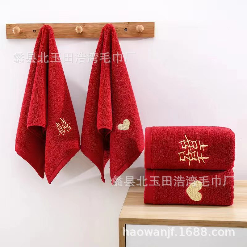 Винное красное полотенце с вышивкой