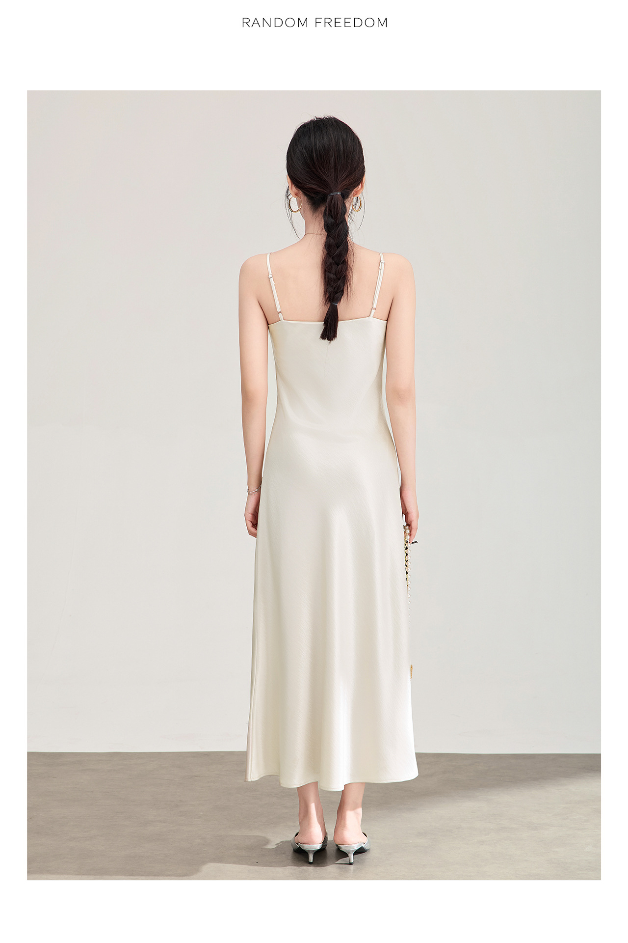 Đầm maxi nữ satin dáng suông, cổ yếm dây mảnh, thiết kế xéo cạnh — màu đen chi tiết 15