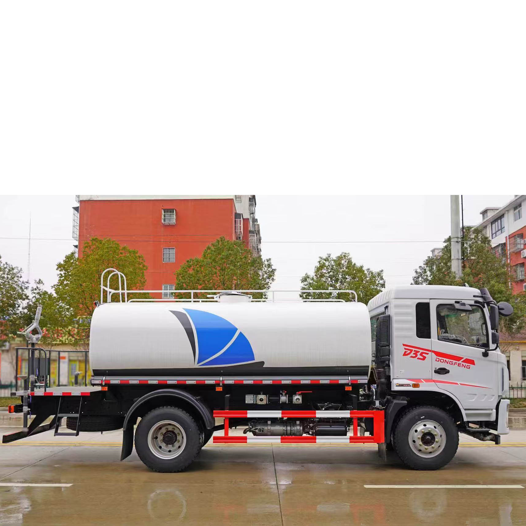 Dongfeng 3 Tons to 15 Tons Sprinkler Truck Price Road Washing Construction Site Sanitation Sprinkler Truck for Sale