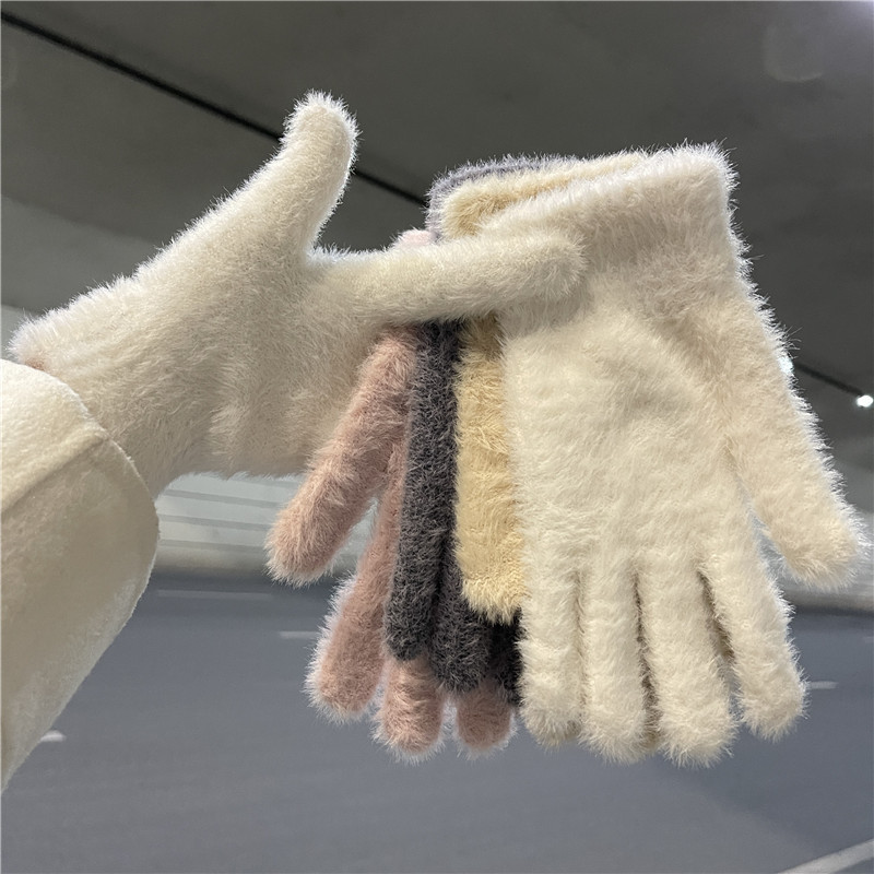 自転車の新型はウサギの毛のぬいぐるみのinsの女性の冬の手袋に毛をつけて保温します。|undefined
