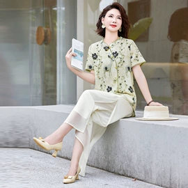 女式针织衫;时尚休闲套装;女式毛呢外套