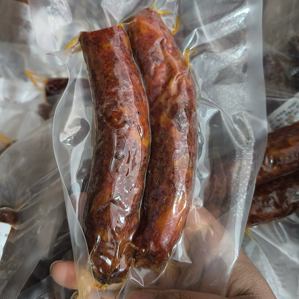 Slightly spicy and moderately fat (200g) with soy protein