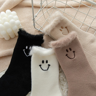 Winter thickened smiley face embroidered women's mid-calf socks plush warm thick socks home socks floor socks South Korea women's socks