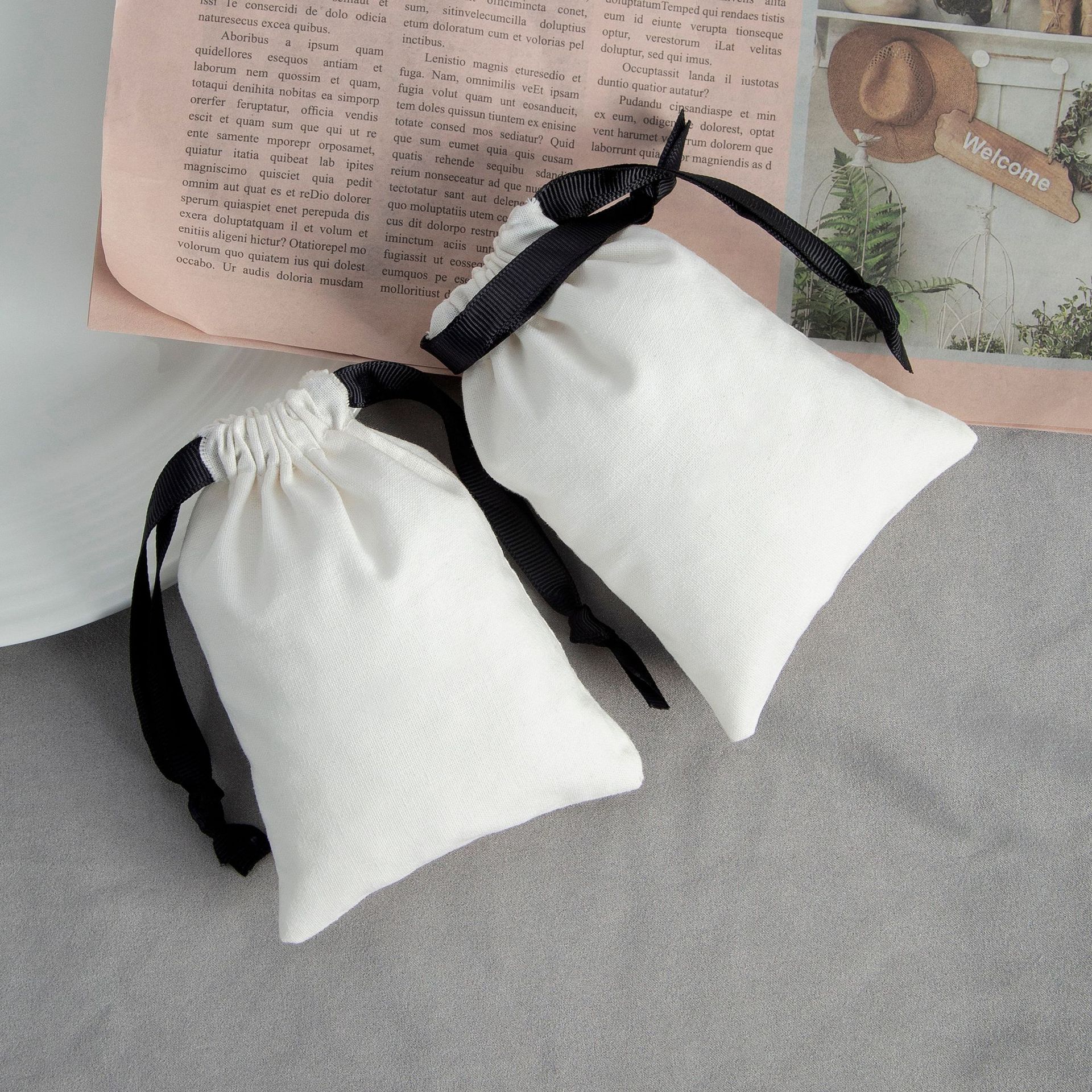 Holiday, Daily Occasion 1 Piece Cloth Simple Style Holiday Daily Solid Color Jewelry Packaging Bags