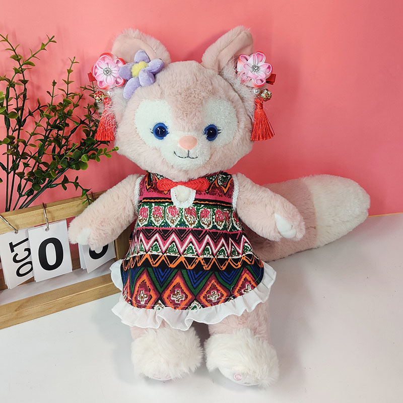 에스닉 스타일의 레드 슈트