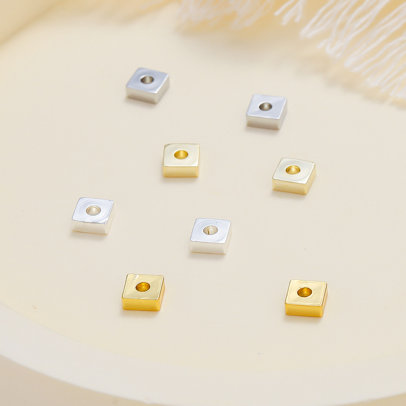 14K gold-wrapped color-preserving Square small broken gold Square flat spacer handmade beaded diy bracelet necklace jewelry accessories 14K gold-wrapped color-preserving Square small broken gold Square flat spacer handmade beaded diy bracelet necklace jewelry accessories