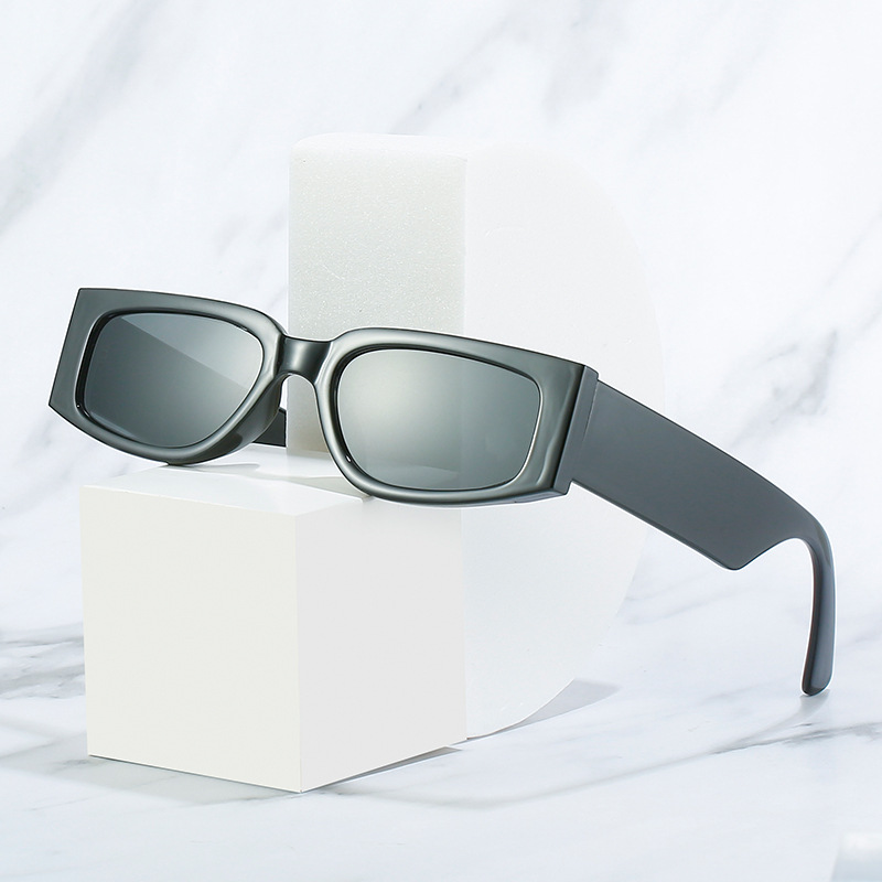 Fashionable Women's Candy Colored Small Frame Sunglasses_voghion.com