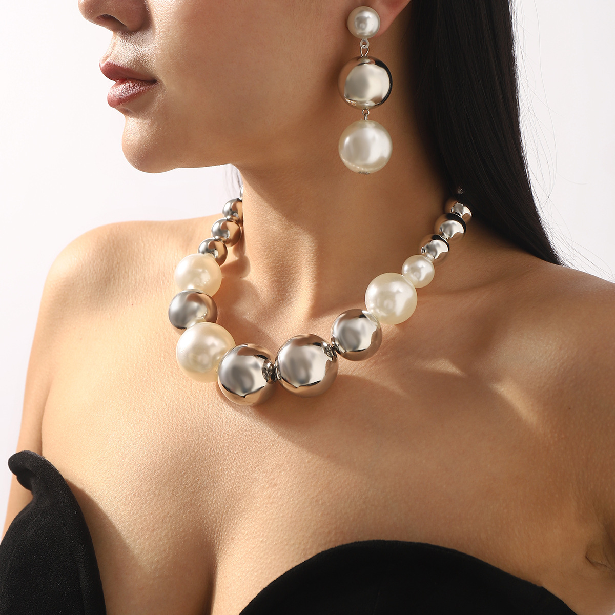 Retro necklace pearl