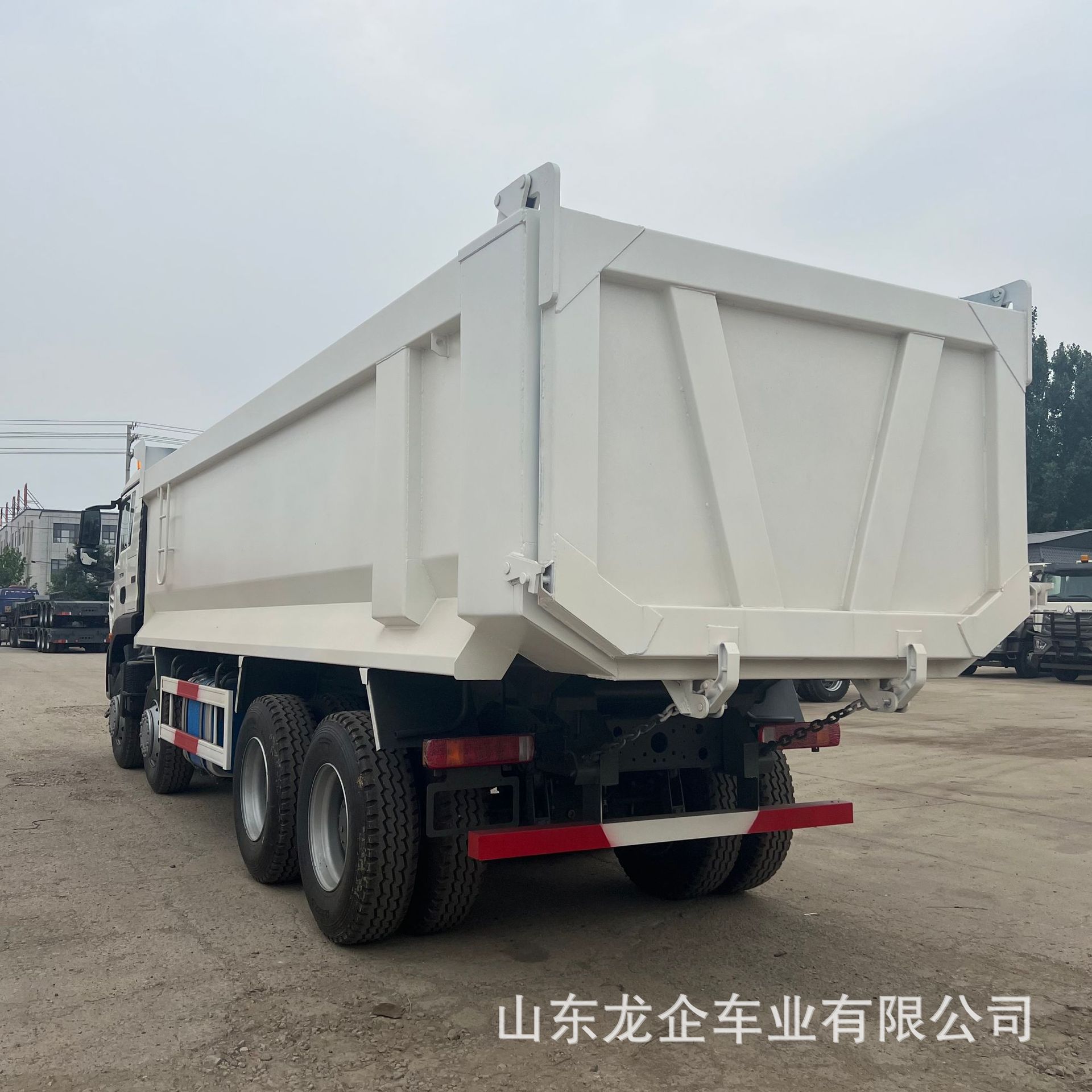 Sinotruk Howo Tx Engineering Dump Truck, 371 Horsepower U-Shaped Box-Type Dump Truck for Export, Construction Site Transport Dump Truck