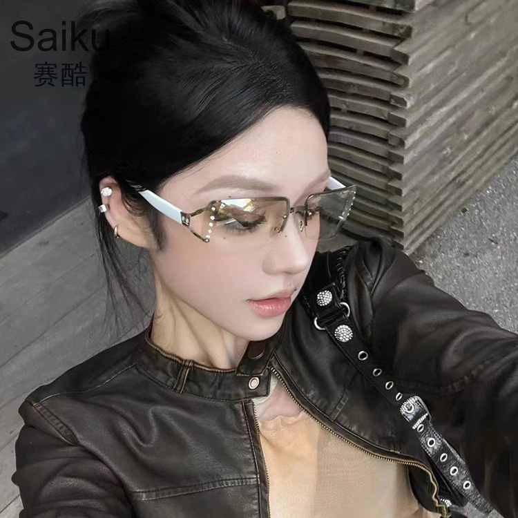 ヨーロッパとアメリカンスタイルのフレンチY2Kホットガールフレームレスダイヤモンドサングラス女性ミレニアムスタイルストリートスタイルレトロスクエアファッションサングラス|undefined
