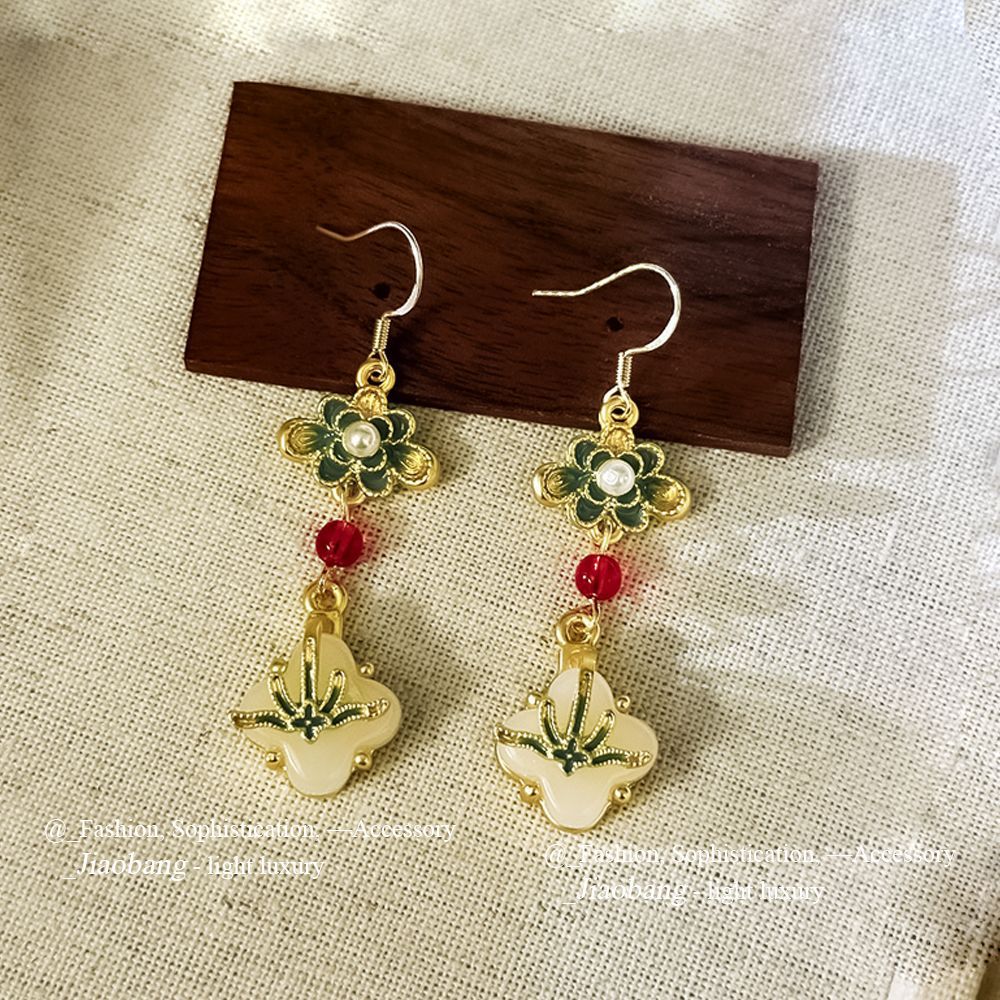 Pendientes de borla de esmalte de trébol de cuatro hojas de aguja de plata