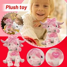 �羳��ƷCute pink Highland cow plush toy.�ɐ۷�ɫ�ߵ�ţë�q