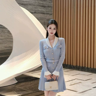 SP同款法式小香风气质单排扣V领修身短款针织连衣裙【原版开发】