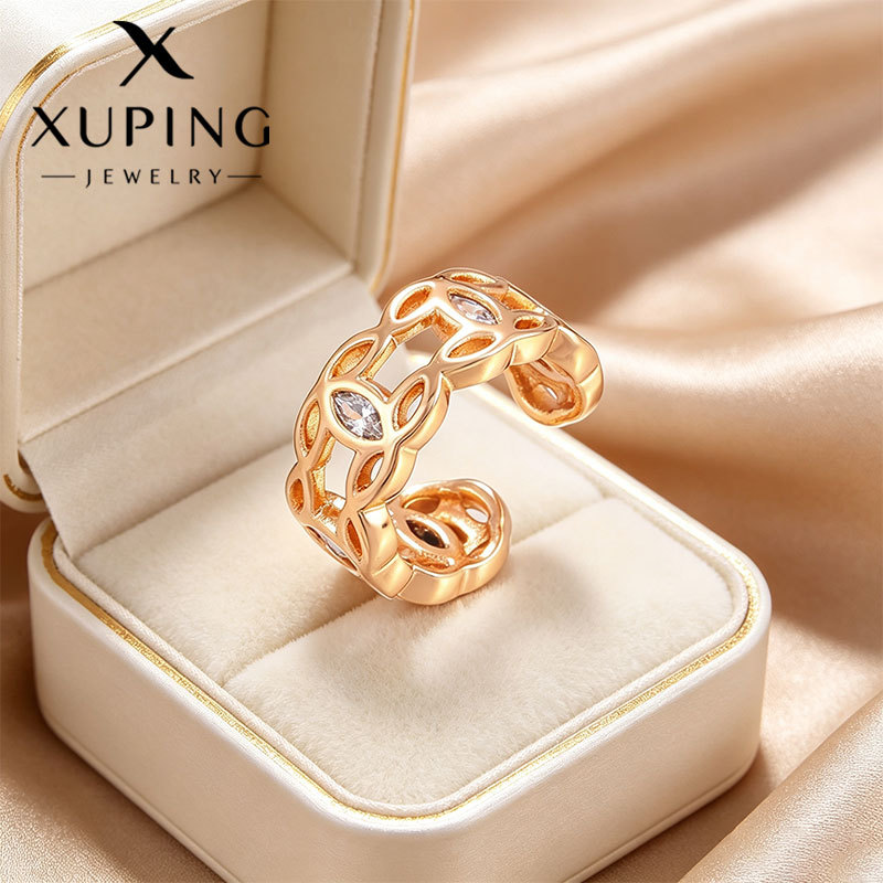 Xuping lightweight luxury hollow chain ear clips, suitable for those without pierced ears, minimalist and elegant earrings, custom-made by the original factory