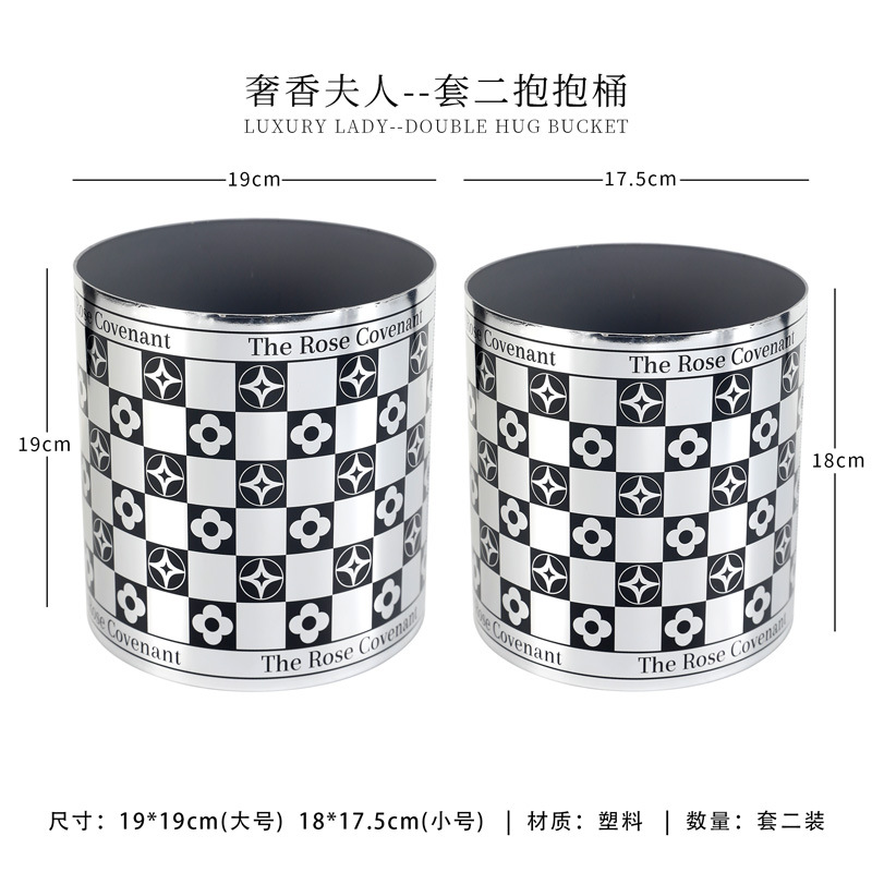 Día de San Valentín chino Conjunto francés Tres flores Cubo de abrazo DIY Fresa Bear Cubo de arreglos florales Floristería Materiales de embalaje de flores