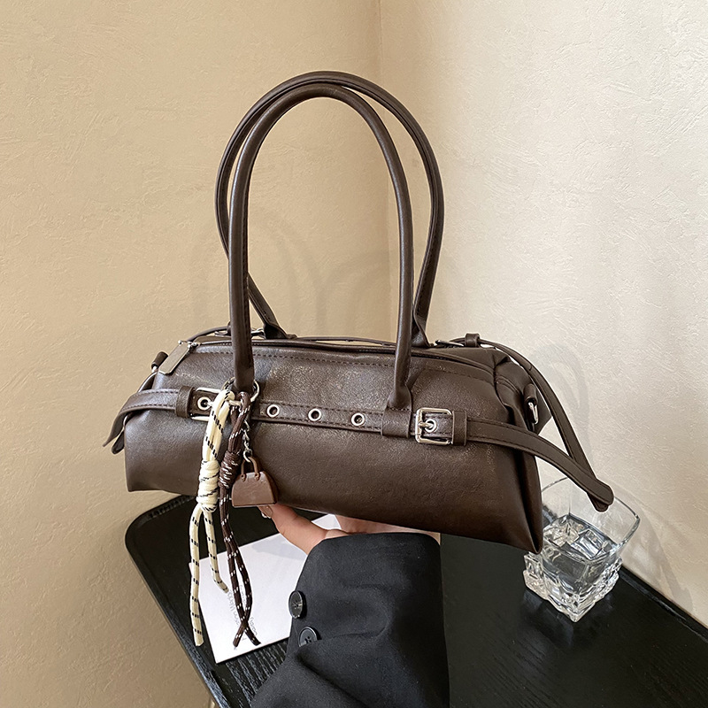 Hong Kong Wind retro bolso de mano 2025, otoño nuevo bolso de mujer, bolso de hombro de locomotora personalizado, red con el mismo tipo de mochila.