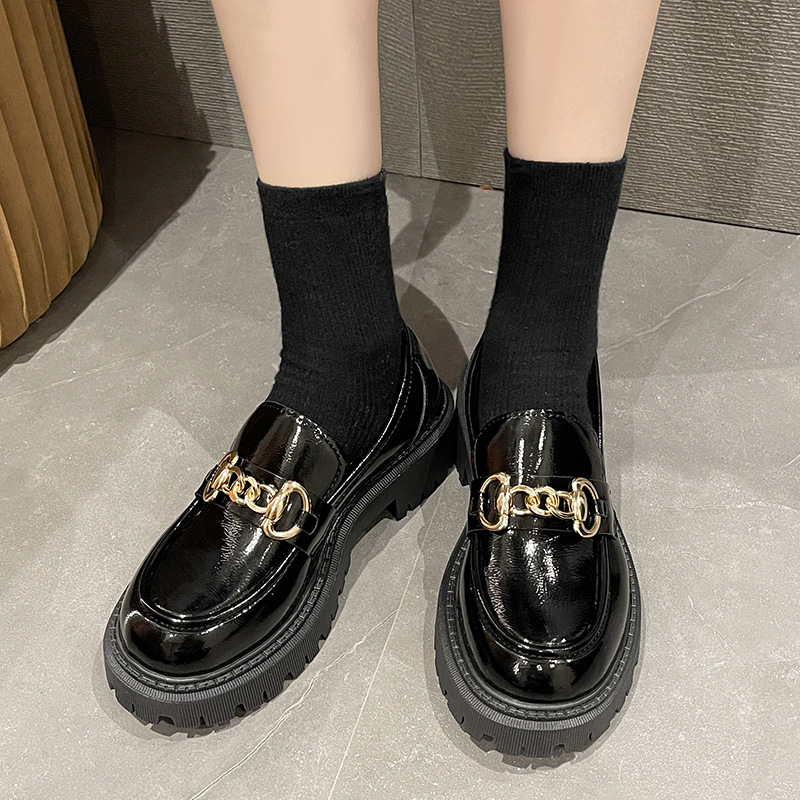 Zapatos de cuero gruesos y gruesos con suelas gruesas y zapatos pequeños estilo británico nuevos zapatos de primavera con un pie para pedalear zapatos femeninos zapatos negros de felicidad