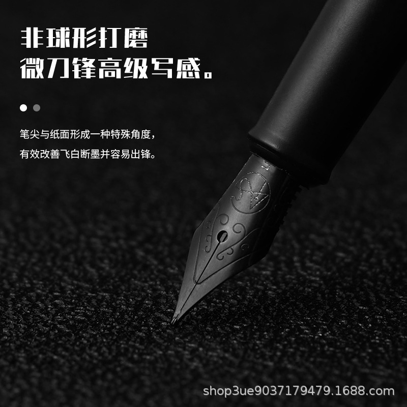 万年筆の字の書道の練習のアートワークの曲がった先は成人の学生の男女通用の黒い森のチタンの黒いペン先を書きます。|undefined
