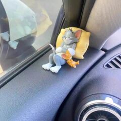 猫とネズミの車の置物トム・ジェリーの車内装飾品かわいい本のデスクトップのフィギュア人形の置物