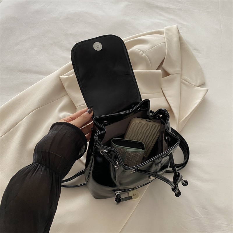 Mochila de nicho coreano para mujeres otoño 2024 nueva moda mochila de moda versátil de un solo hombro bolso de cubo