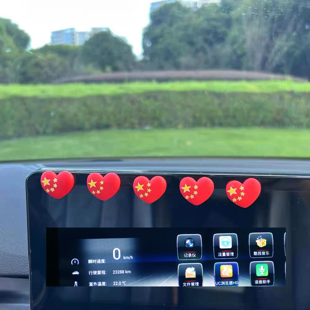 Linda decoración de coche moviendo la cabeza Adornos de bandera roja Suministros de decoración de coche Espejo retrovisor del copiloto Accesorios de coche