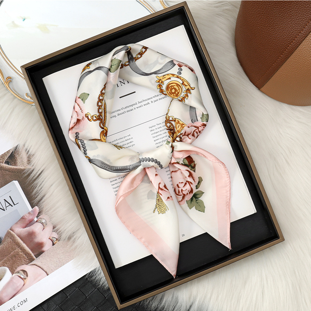 Sencillo y generoso 70 bufanda de seda de imitación, estilo floral de cadena, decoración de cuello de todo fósforo, bufanda de seda pequeña, chal de protección solar para mujer