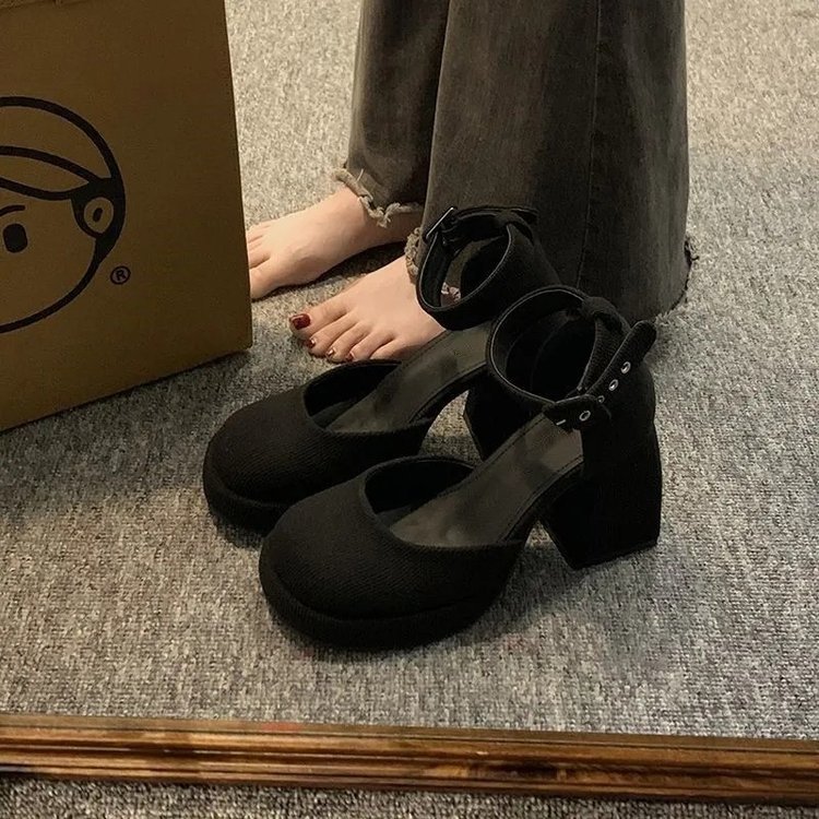Fashionable Mary Jane shoes, sandals platform with a strap heels, with side cutout in d'Orsay style, European style, round toe, wide stable heel, closed toe, adjustable strap