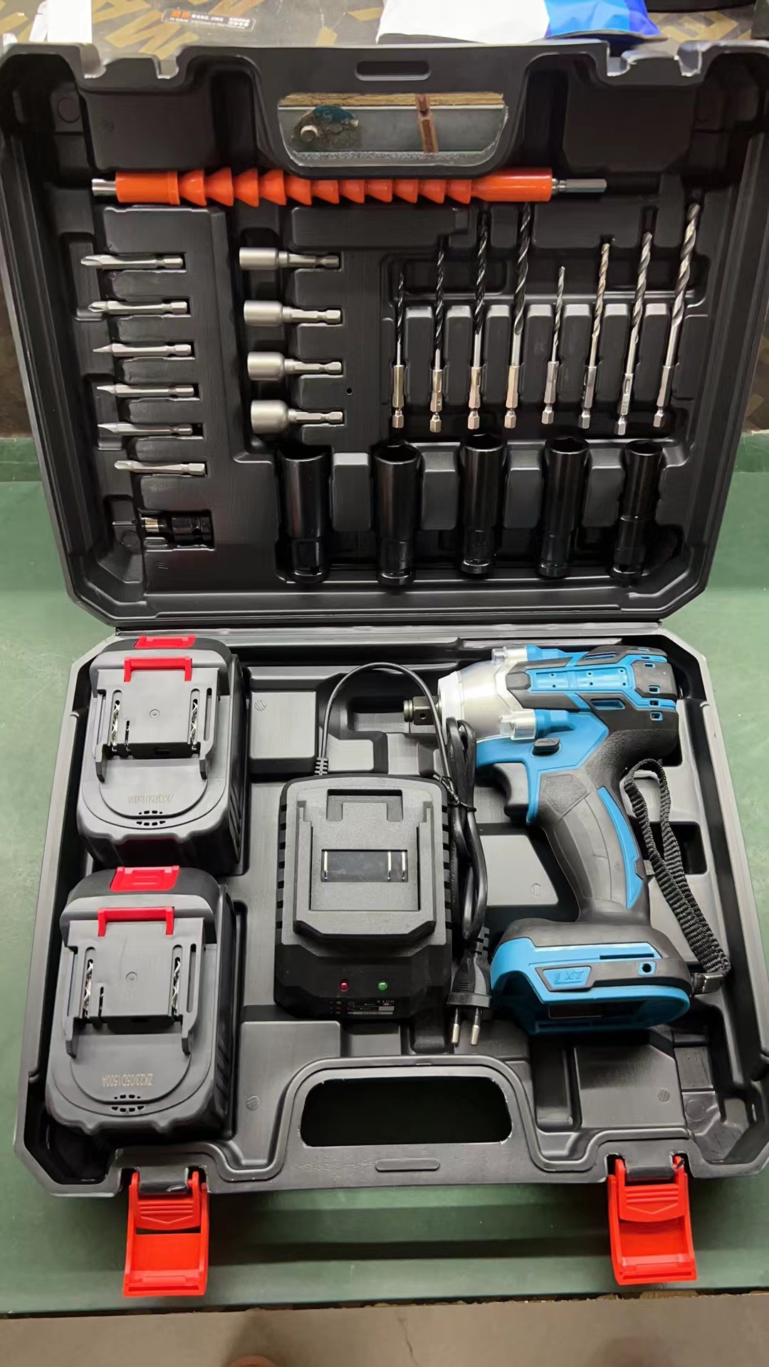 Llave de Impacto Inalámbrica Recargable con Batería de Litio