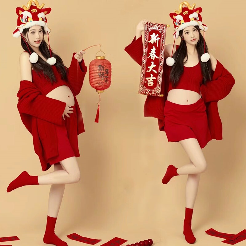 Exhibition 2024 New Studio Dragon year festive theme pregnant women cute daily lazy style red knitted suit