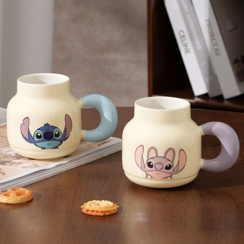 Auténtico Stitch pareja de dibujos animados tazas de agua de gran capacidad encantadora taza de cerámica con tapa de alta calidad de taza