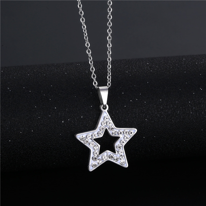 Wholesale Bijoux Simple Pendentif Étoile Creuse Creuse À Cinq Branches Collier En Acier Inoxydable Nihaojewelry display picture 3