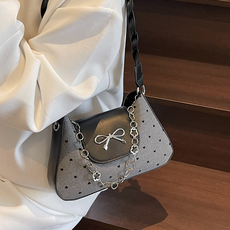 クロスボーダーニッチ軽量脇バッグ女性用 2025 新しいシングルショルダークロスボディバッグ西洋スタイル多用途リボン小さな正方形バッグ|undefined