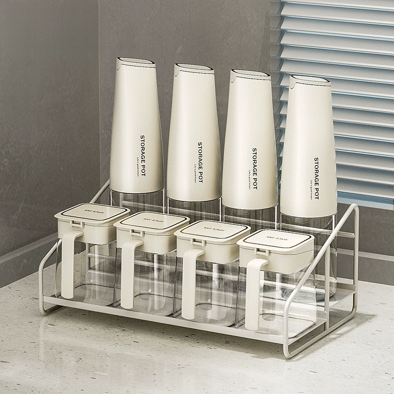 Набор для специй в стиле лёгкой роскоши: бутылочки для специй, баночки для соли, контейнер для масла, соли и глутамата натрия.