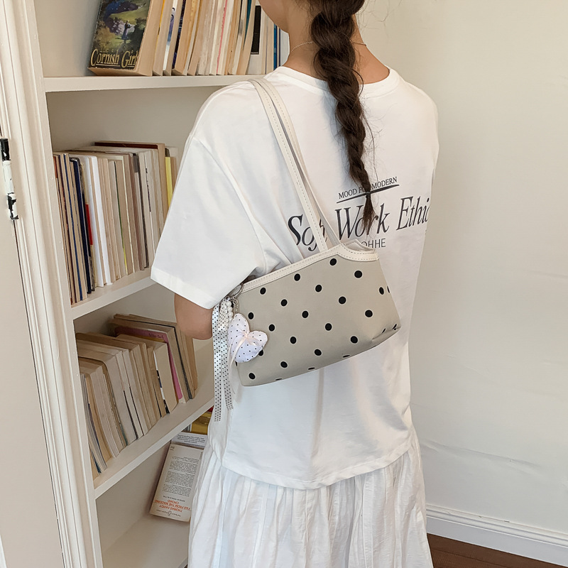 Corea del Sur Xiaozhong Bo puntos bolsos debajo de las axilas mujeres 2026 nueva moda versátil bolsos de hombro de viaje bolsos de mano de alto valor