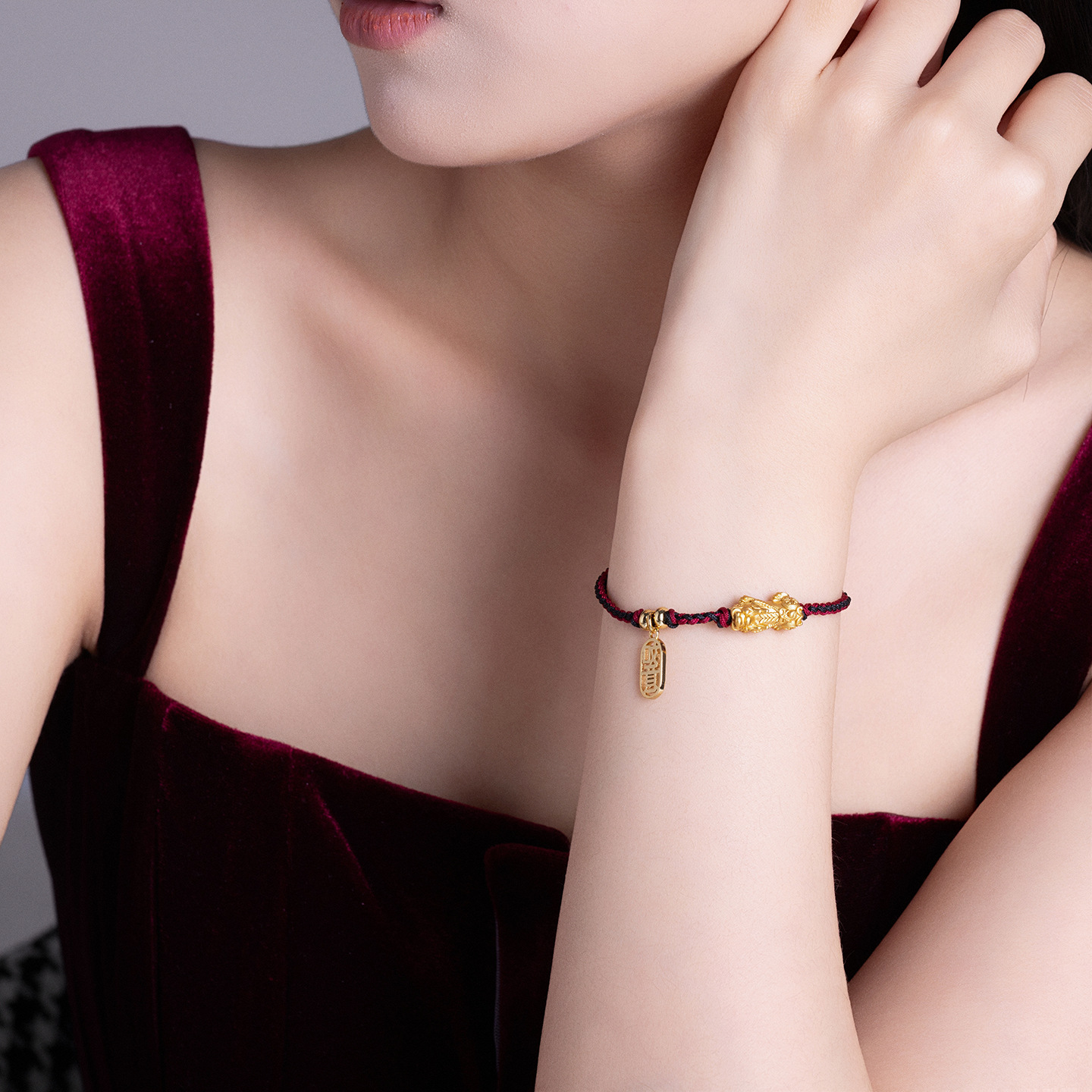 Xuping imitación de oro lujoso temperamento ligero tejido a mano pulsera de cuerda roja simple marca Fu Zhong joyas de Año Nuevo al por mayor mujeres