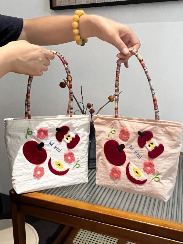 Japanese genuine handheld shoulder bag