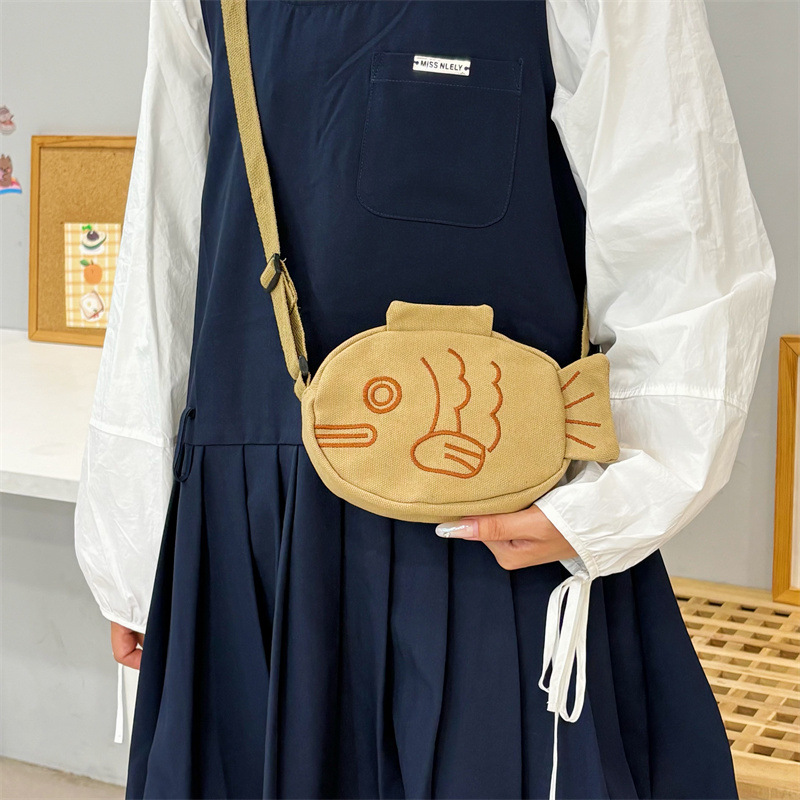 2020 New Japanese Style Creative Cute Cartoon Ugly-Cute Little Fish Canvas Crossbody Bag for Girls with Soft Cute Embroidery